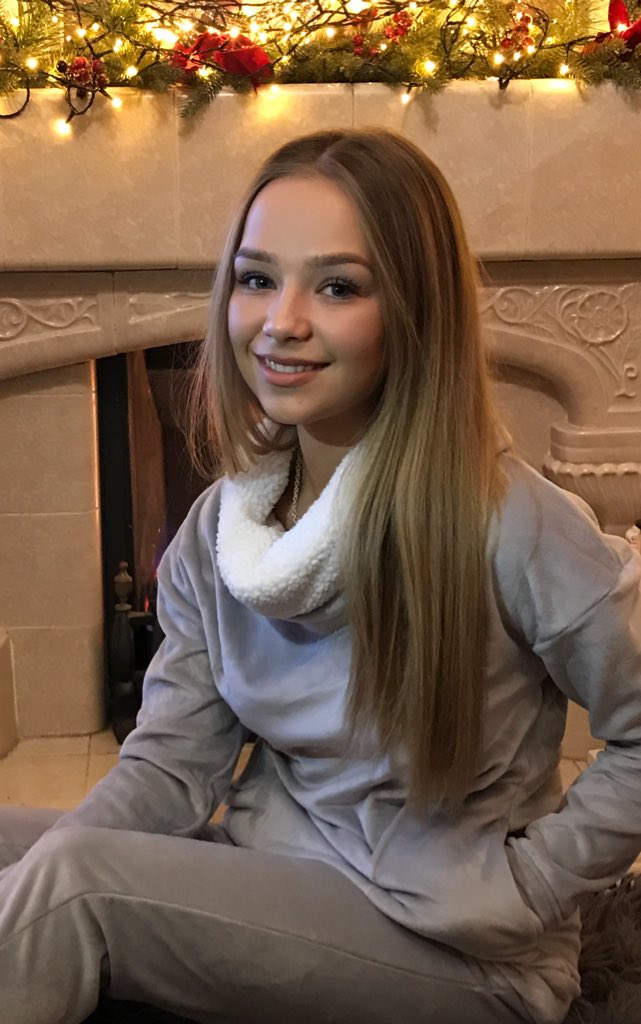 ConnieTalbot's tweet photo. Hope everyone's feeling relaxed and enjoying the Christmas holidays🎄❤️💫 https://t.co/FHiZIUZdG9