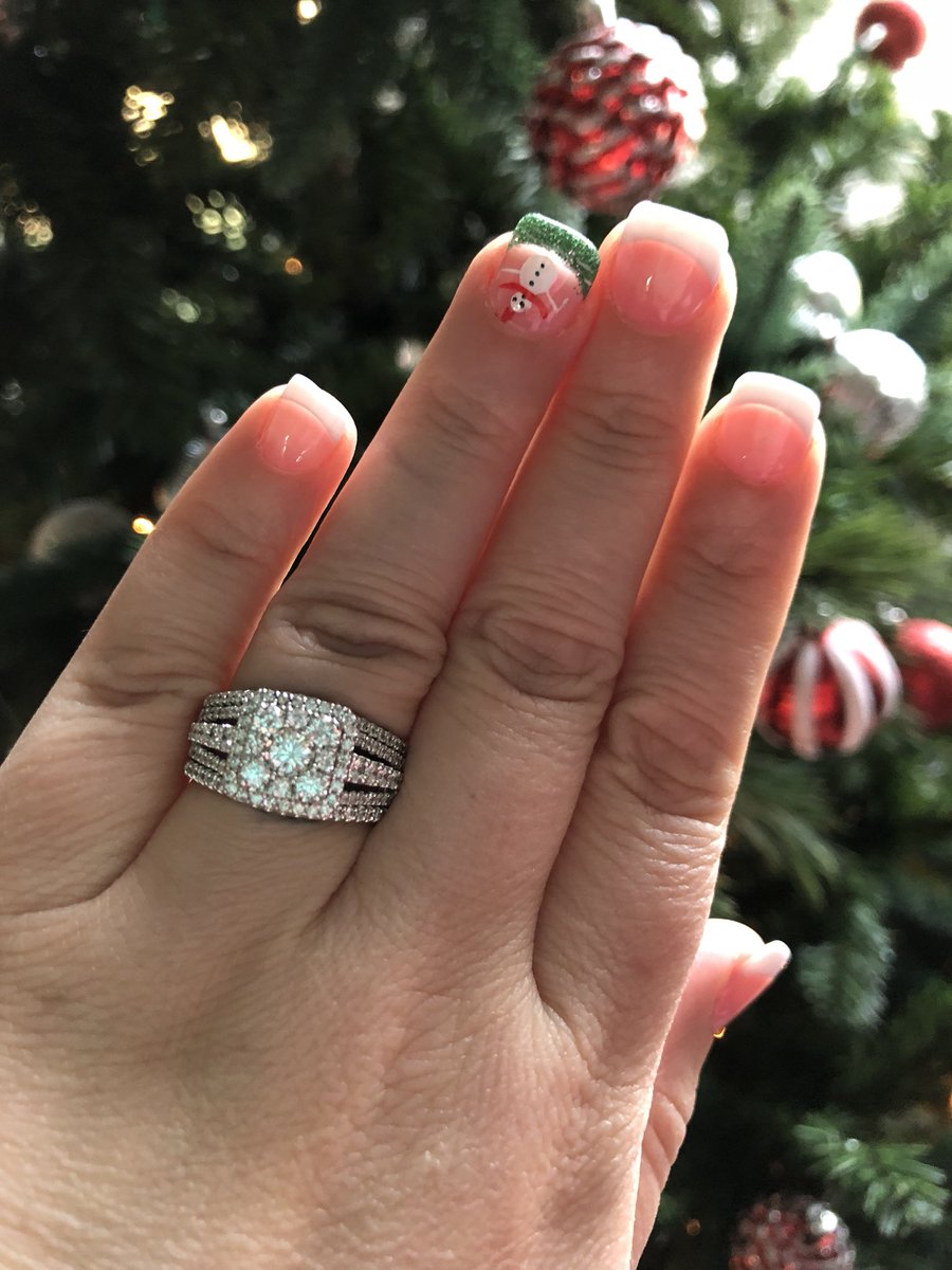 daisylove4's tweet image. #helzberg love my graduation present from my husband❤️