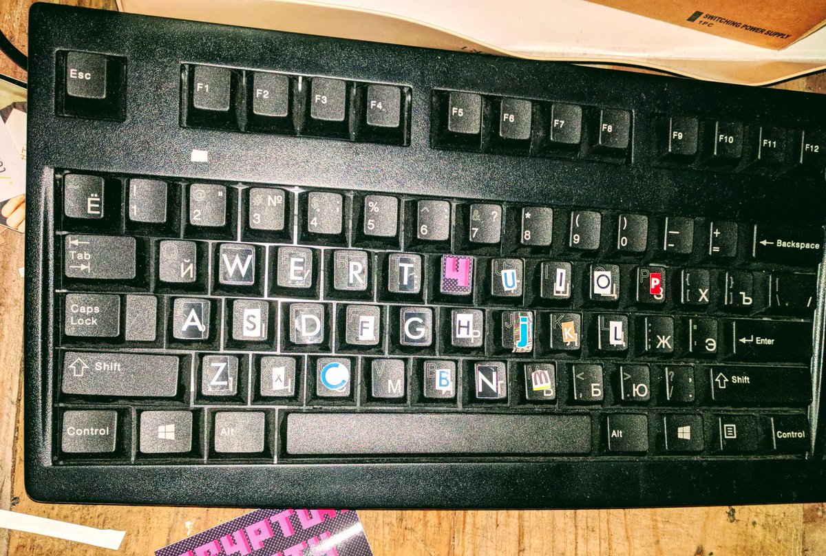 Bao_'s tweet image. When @waazdakka remap a keyboard with some stickers #HackerMindset #34c3