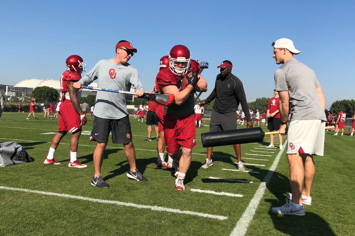 mhouckOU's tweet photo. One down in L.A. #BoomerSooner https://t.co/RlcXmsh8Jd