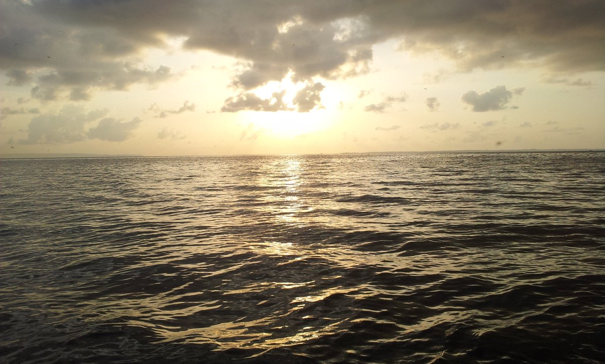 traceylbabi's tweet photo. Beautiful sunrise over Lake Victoria, Uganda! #nofilter Psalms 19:1-6 :) https://t.co/g5TRcmpB0u