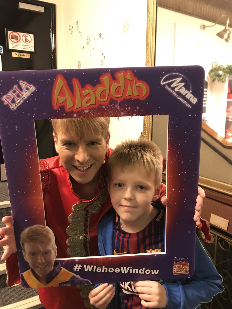 HellyGore's tweet photo. These panto fans loved Aladdin @MarinaTheatre1 #wisheewindow #leavetherollsalone #ohyestheydid https://t.co/Op5TUxCV14
