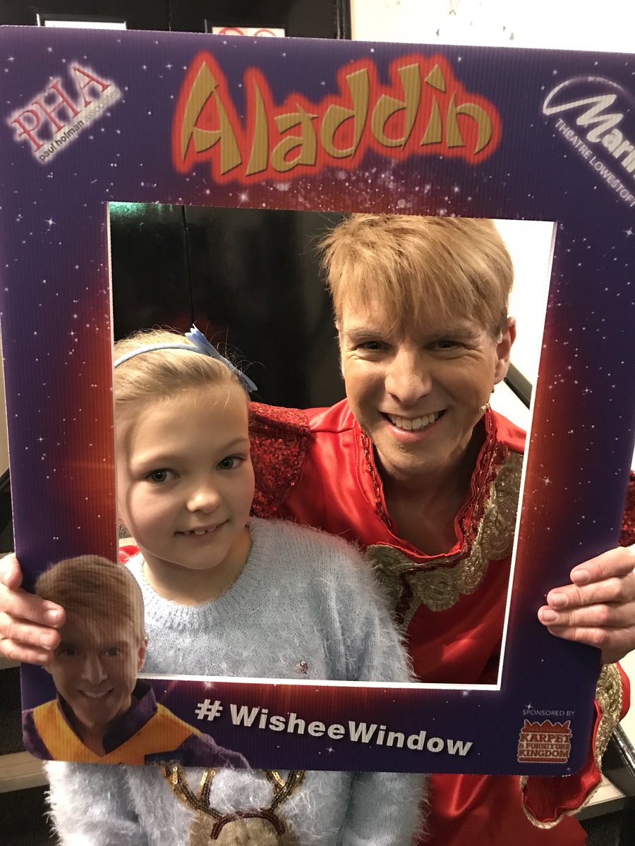 HellyGore's tweet photo. These panto fans loved Aladdin @MarinaTheatre1 #wisheewindow #leavetherollsalone #ohyestheydid https://t.co/Op5TUxCV14