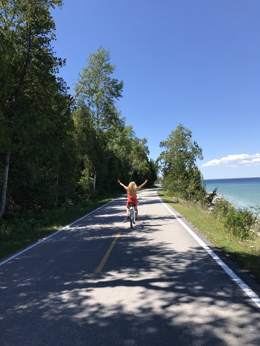 NevaMarr's tweet photo. 16. KELS’ VISIT. @kzetterberg and I went to Mackinac Island and did all the touristy things and rode bikes and it was awesome bc the weather was so nice 💗 https://t.co/v7rfdEhqCy