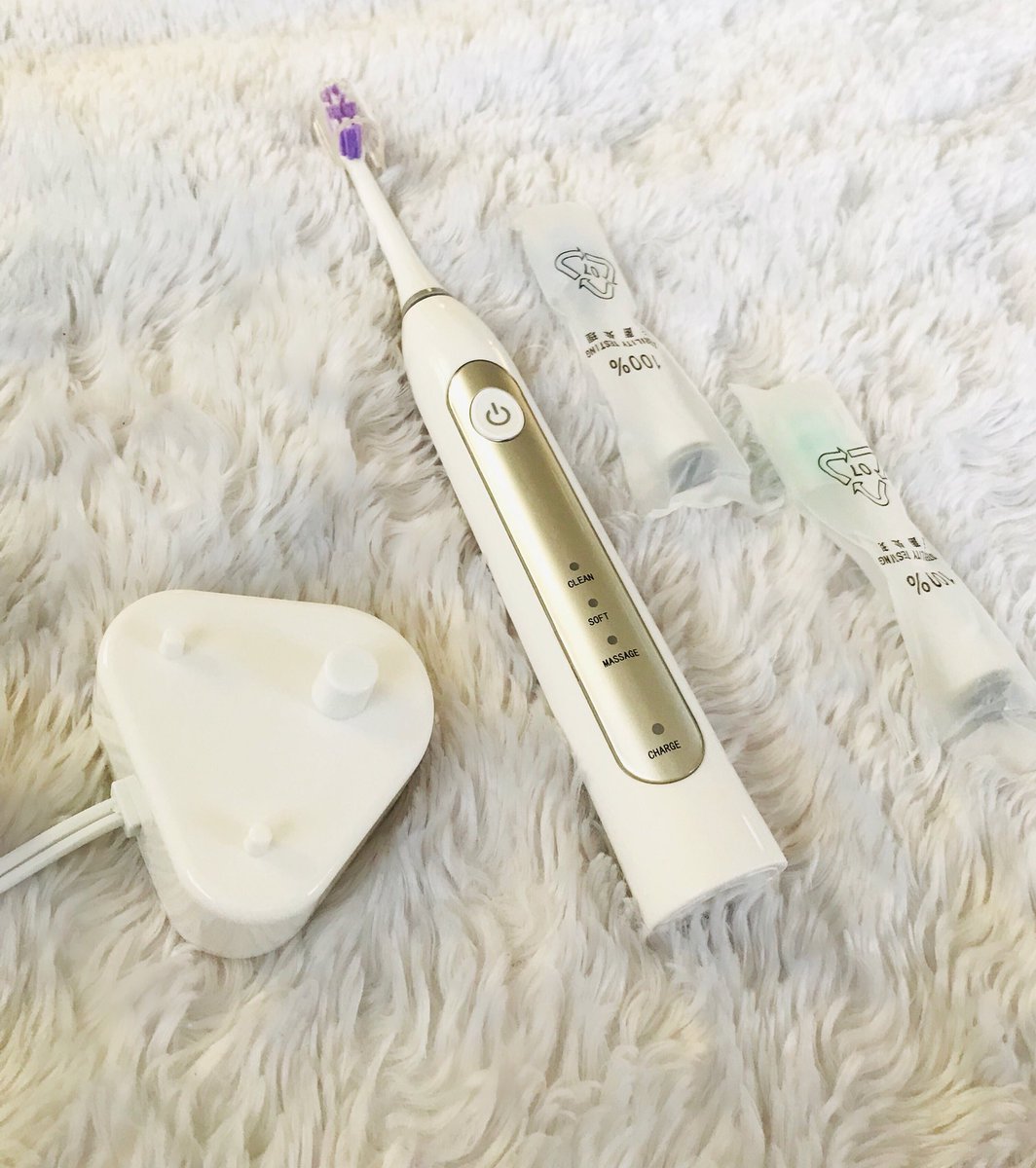 ExteriorID's tweet photo. Keeping the pearly whites clean on-the-go with O Style waterproof electric toothbrush. It delivers up to 37,000 brush strokes per minute, removes 10x more plaque than manual toothbrushes, and has 3 different brushing modes. 

https://t.co/27rEsOeEPb https://t.co/XPZnHEY1Yu