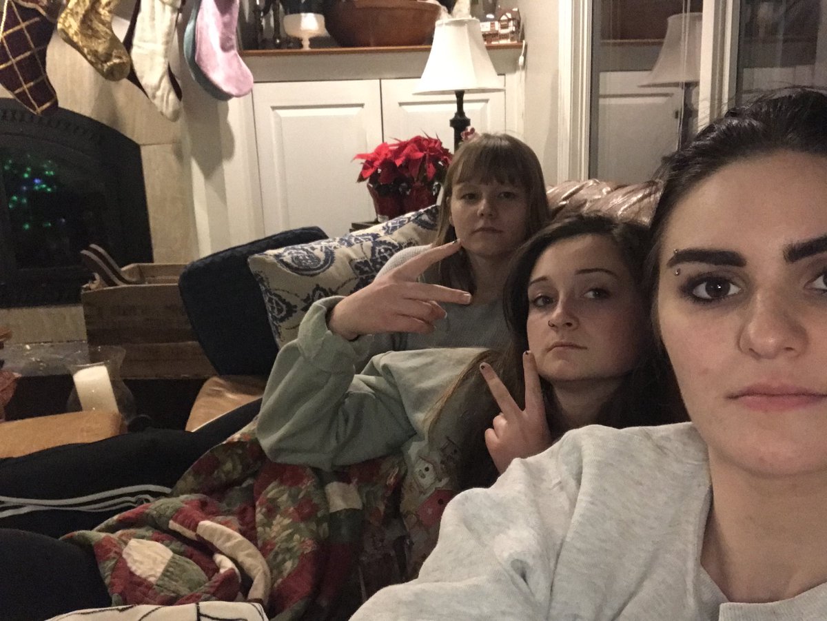 NevaMarr's tweet photo. 17. WSF. Y’all are loyal and I appreciate you guys. I love receiving all the life updates. Also the only groupI pics I got are w The Anna’s this year lol https://t.co/zFL0ZKKnuO