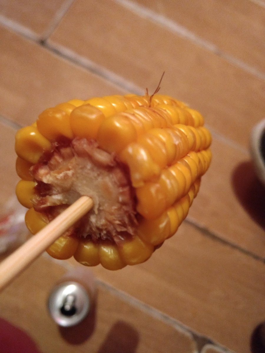 stevelw3's tweet photo. @KFC_UKI  ok, KFC nantgarw just served me a clearly rotten corn cob. Evil dark looking corn..but the inside...
I suppose I should be thankful the order was right for once. https://t.co/jmKVXlM19k