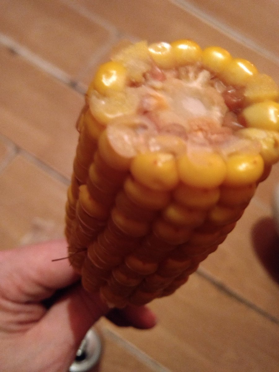 stevelw3's tweet photo. @KFC_UKI  ok, KFC nantgarw just served me a clearly rotten corn cob. Evil dark looking corn..but the inside...
I suppose I should be thankful the order was right for once. https://t.co/jmKVXlM19k