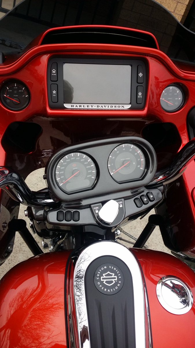 GusWolf_THD's tweet photo. 2018 CVO Road Glide in Orange Lava/ Dark Alloy is here!!! #harleydavidson @HDofDallas https://t.co/CgzVGNAjxX