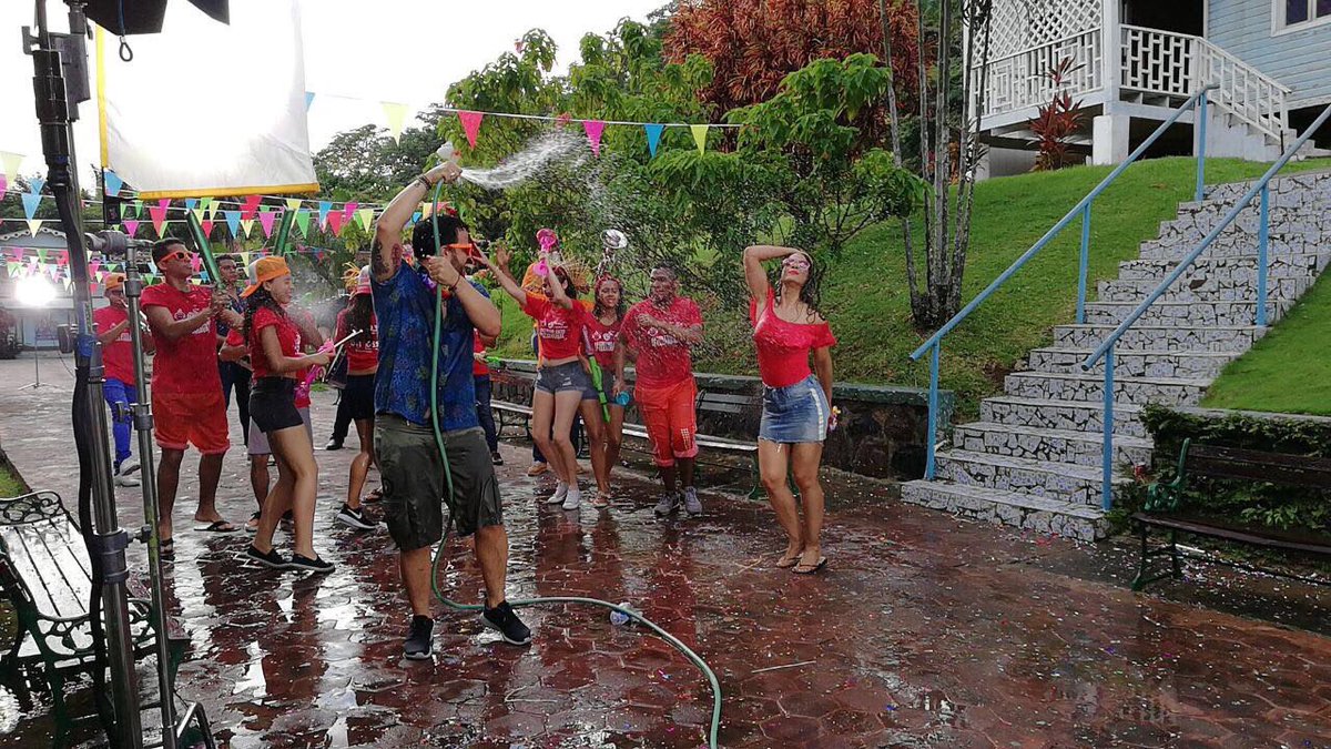 MandySealey's tweet photo. Un dia diferente y con mucha agua 💦 grabando la promo de carnavales #medcommedios les encantará! Espérenla pronto! @rpc_radio https://t.co/sp4ASMmMox