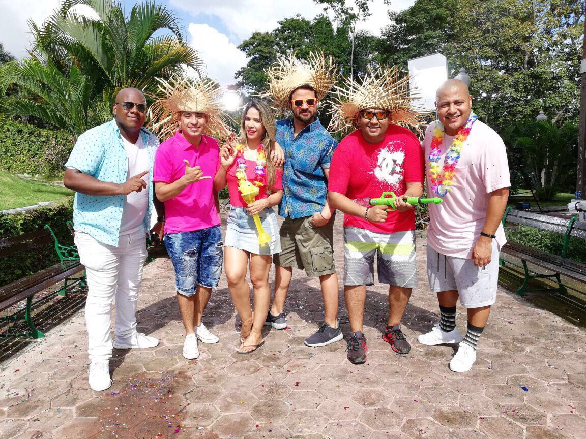 MandySealey's tweet photo. Un dia diferente y con mucha agua 💦 grabando la promo de carnavales #medcommedios les encantará! Espérenla pronto! @rpc_radio https://t.co/sp4ASMmMox