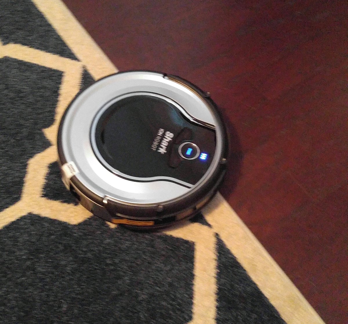 dlcamp007's tweet image. I might be a little in love with an appliance.#robotcleaning