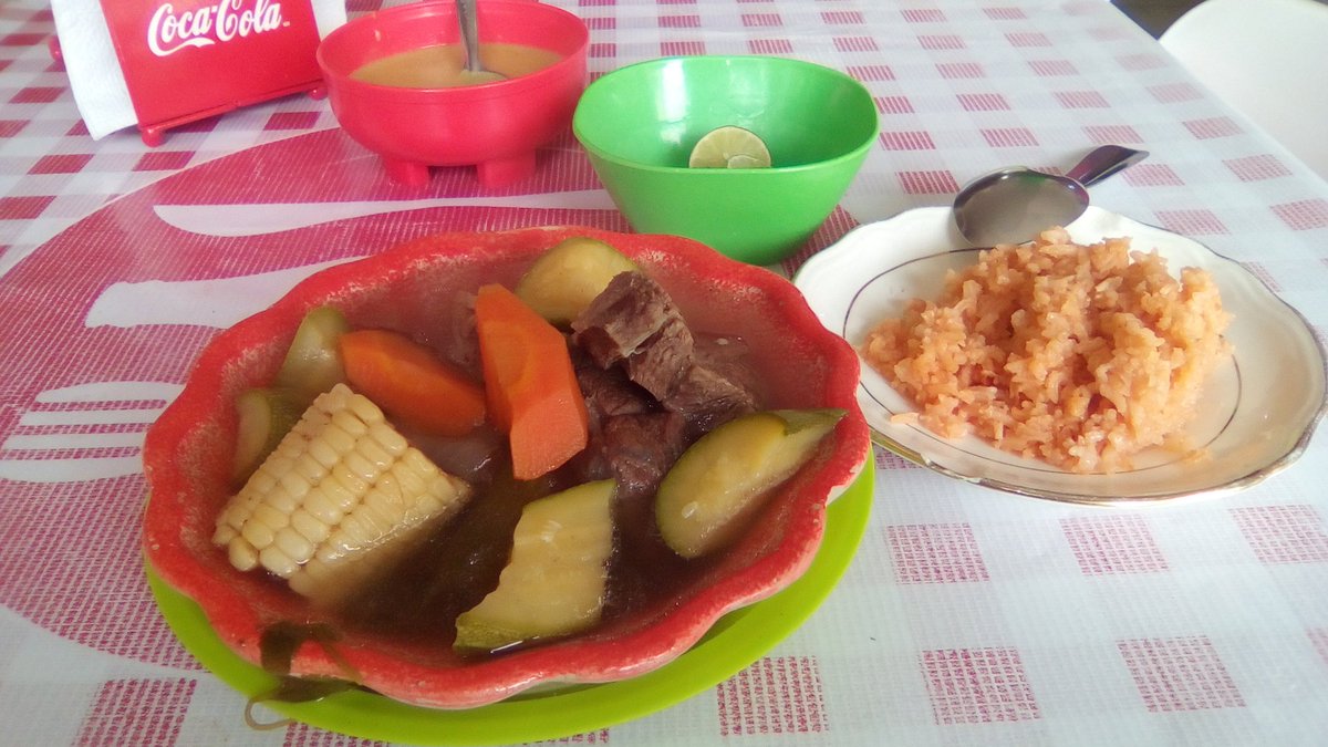 Pues nada más tradicional en la cocina mexicana que un #CaldoDeRes en el centro de #Torreon  #DeliciaGastronómica.