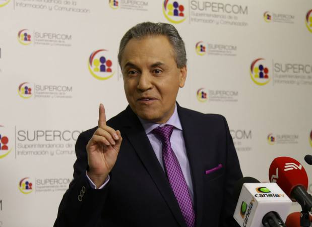 lahistoriaec's tweet photo. Jueza deja sin efecto sanción de la Supercom a Teleamazonas y ordena a Carlos Ochoa que se disculpe con el canal en el plazo de 72 horas. https://t.co/lC0uTG3jOg