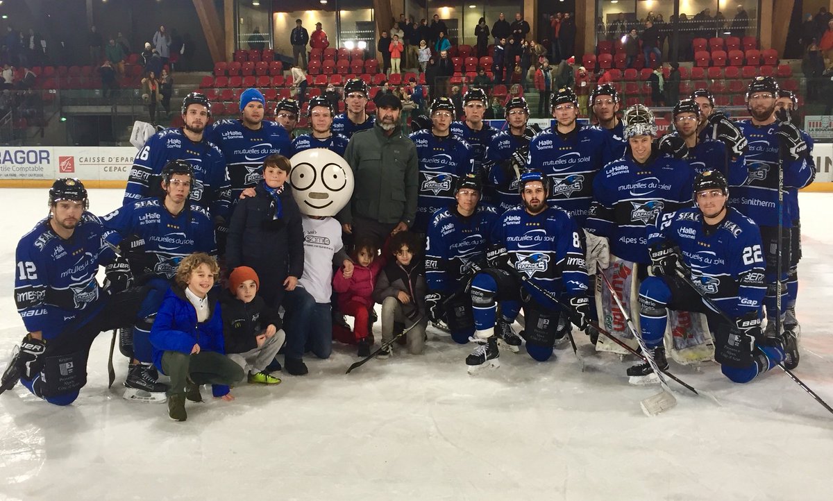 A l’Alp Arena de Gap, les Rapaces ont eu une belle visite celle d’Eric Cantona <a href="/LigueMagnus/">Synerglace Ligue Magnus</a> #Legend #EricTheKing #Artiste #Honneur