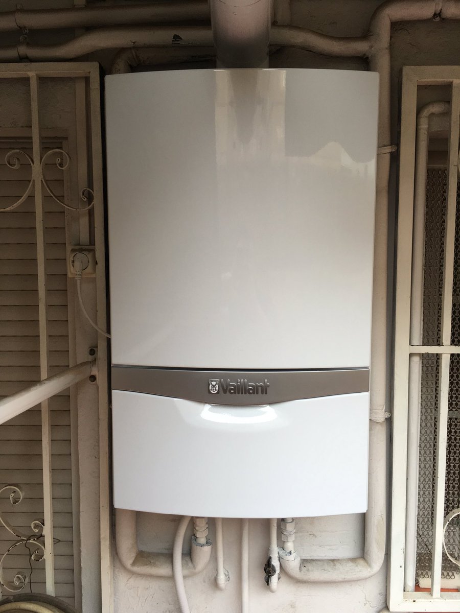 InstNavarroHnos's tweet photo. Nueva #caldera @Vaillant_es #EcotecPlus246 instalada en Valencia #InstalacionesVaillant #descubreTuCalderaPerfecta https://t.co/NwAKJ86jEC