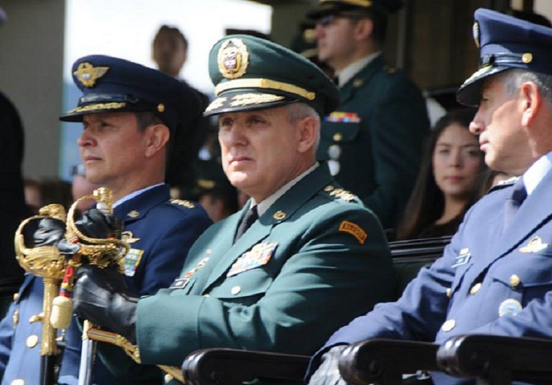 COL_EJERCITO's tweet photo. "Las @FuerzasMilCol llegarán con una estrategia, focalizada a todas las zonas castigadas por la violencia": General Alberto José Mejía Ferrero. #ComandanteFFMM >>https://t.co/JIPMFNtcKI https://t.co/iACLWoLzAm