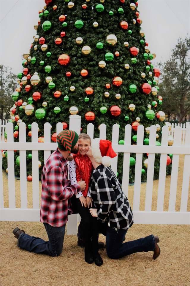 KaylaRussell13's tweet photo. Family photos 2017❤️❤️ https://t.co/f3PrgpW6iK