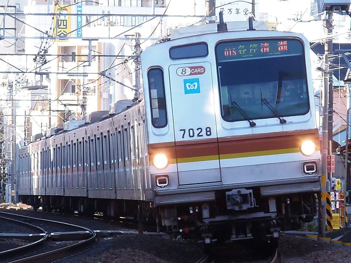 快速急行座間駅 على تويتر 万年堂カーブ 東京メトロ7000系 7009 各停和光市 7028 各停清瀬 7003 各停和光市 7027 各停保谷 7027か被ってしまいました