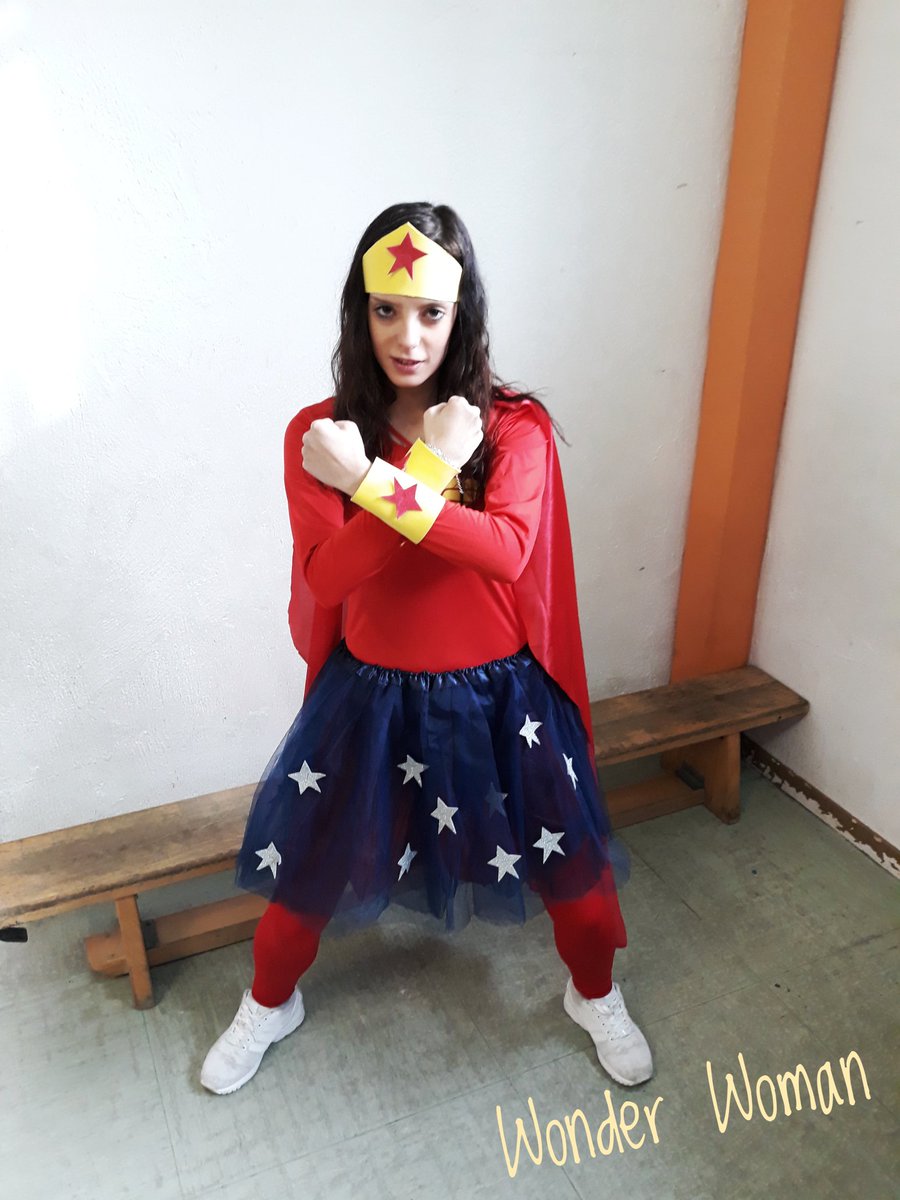 Maryinma1510's tweet photo. No habremos ganado el primer premio pero estamos muy orgullosas de nuestros disfraces. Porque para nosotros no era un concurso sino una reivindicación. Un paso mas en nuestra lucha feminista. Un ole por mis niñas
#CasadeAndalucia
#2premio
#DistritoIAlcaladeHenares https://t.co/E1MXJajEPU