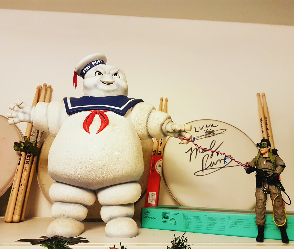 Luna_OnTheMoon's tweet photo. Hard times ahead for you, sailor. Diamonds? Jewels? Bitch,please. All I want for Christmas is Raymond Stantz. #ghostbusters #bestchristmasever #presents #raystantz #danaykroyd #marshmellowman #80s #myhusbandrocks #actionfigures #love https://t.co/qjEeJL4JYL