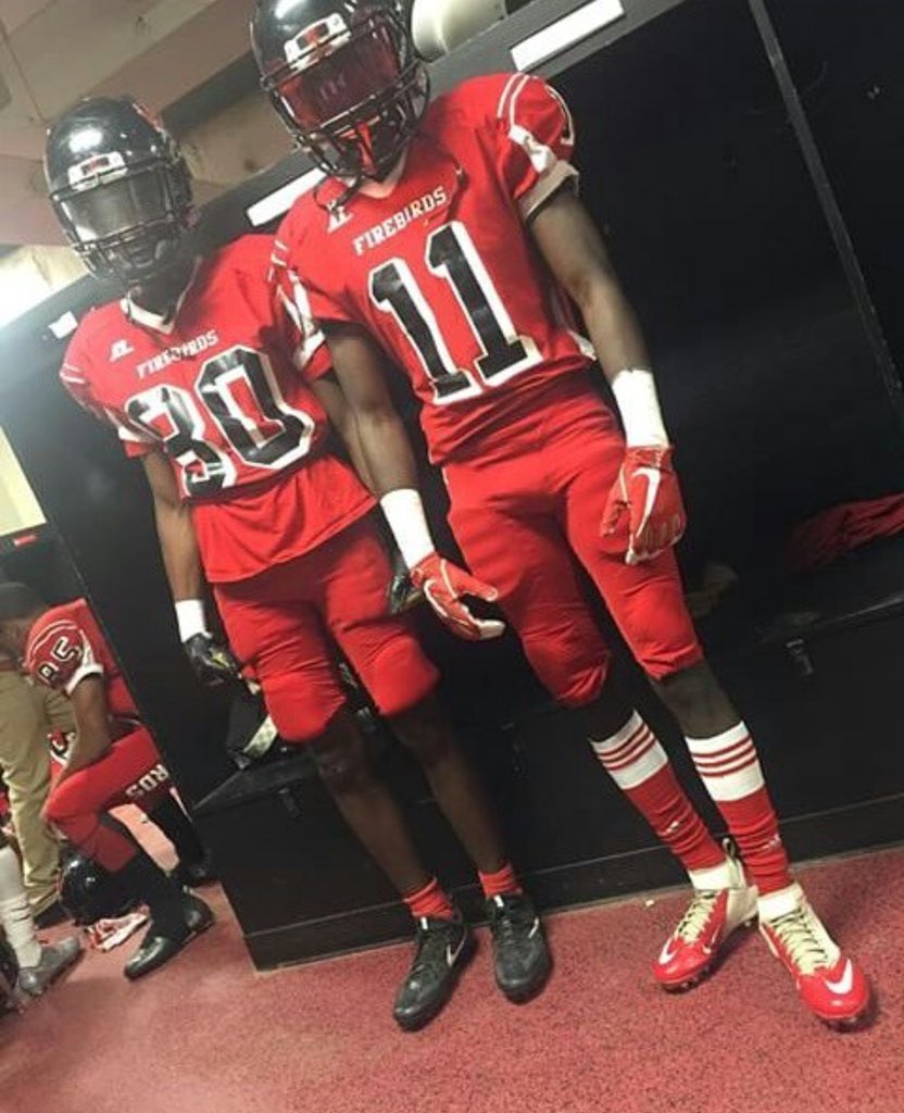 11Jacobowens's tweet photo. Check out my highlights on hudl. https://t.co/UjRQP0BH45 https://t.co/CRJuSfnDRF