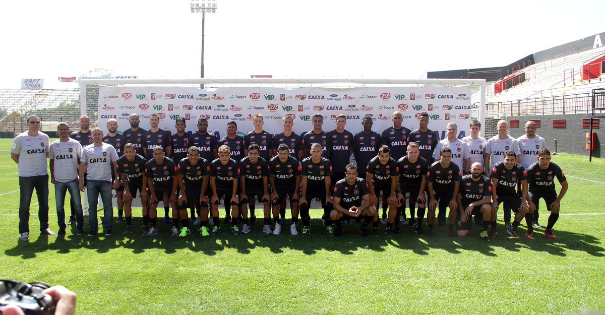 blog_mec's tweet photo. "O elenco do @GEBrasilOficial que irá com tudo para disputar o Campeonato Gaúcho série A, se apresentou na manhã desta quarta-feira (27) na nossa casa, a Baixada..." Detalhes no texto da nossa colunista @brunahcporto 
Foto: Carlos Insaurriaga.
https://t.co/CmmTZpCGRQ https://t.co/5xOFaIsWym