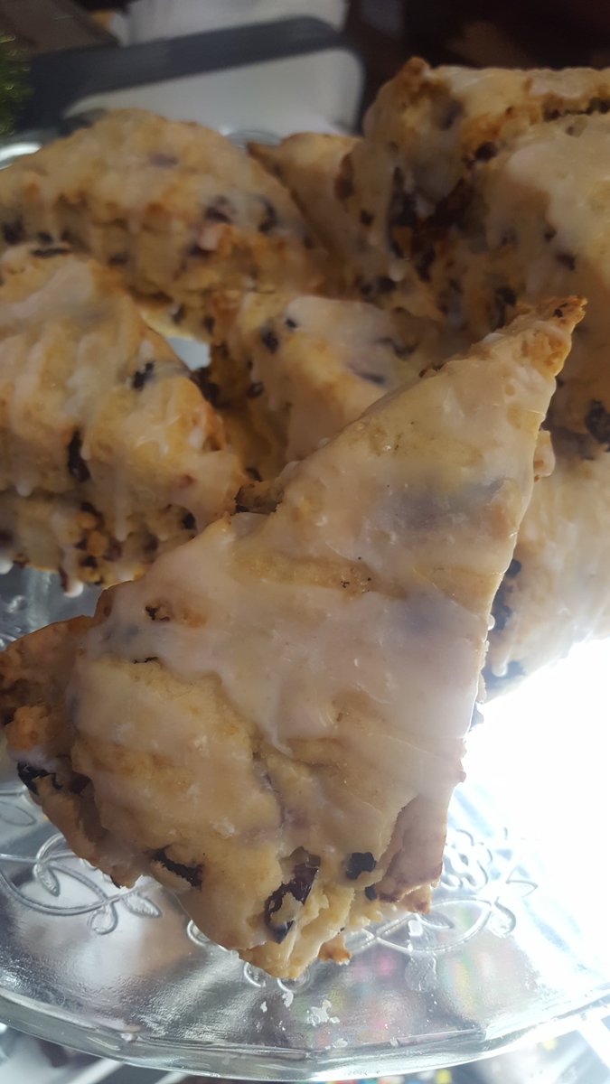SweetNatalies's tweet photo. Fresh from the oven, created by Maggie's Daughter! Vegan lemon cranberry scones and mini Duffins! Snow topped donut muffins! https://t.co/39ZRufSFW1
