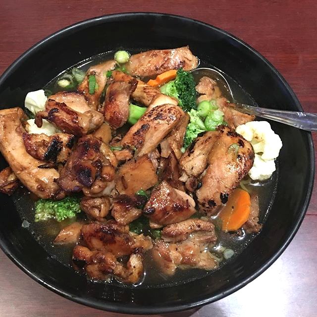 pearlcafe's tweet photo. Hot #BBQChicken #Saimin on a cold winter's day? Yes please! 😋 | Instagram by du_xie_all_in_color #Soup #PearlCafe #MountainViewCA https://t.co/Svsor4D25I