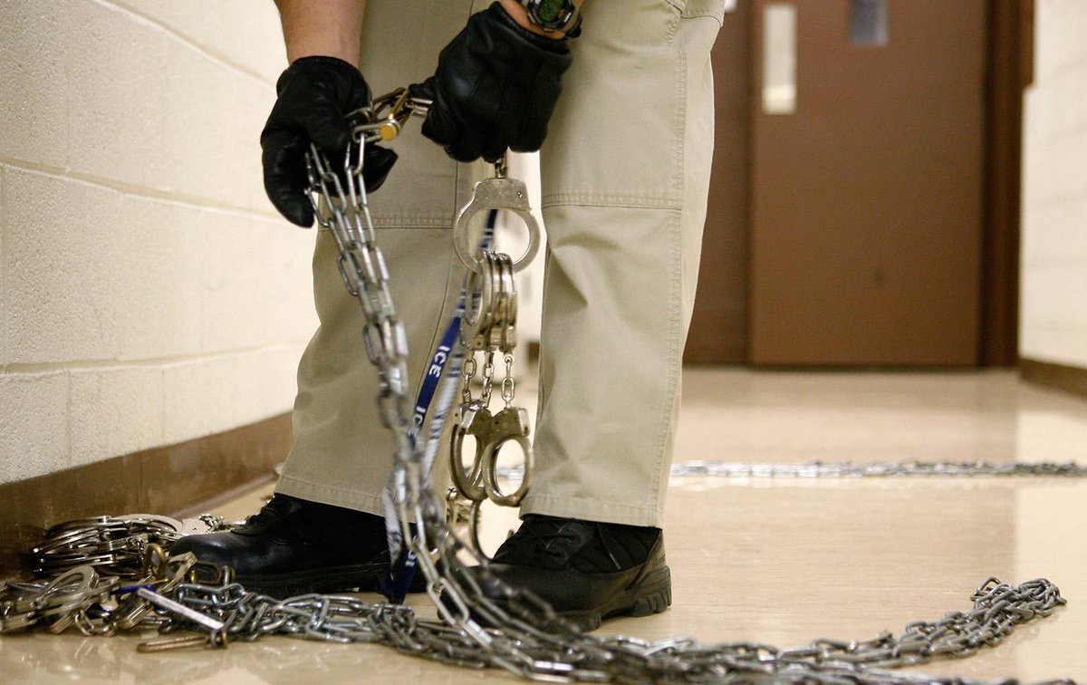 A gay Venezuelan man who is HIV-positive, staged a seven-day hunger strike after more than seven months in an ICE detention center suffering from discrimination and medical neglect.  buff.ly/2oFiVWE