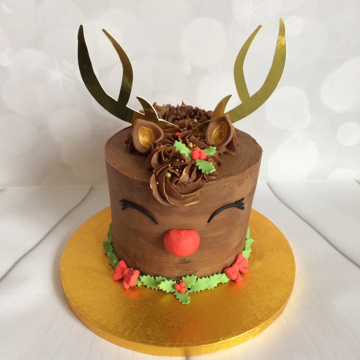 Reindeercake# Xmascake #Rudolphcake #handmade #sugarpaste #madewithlove #essexcakes #italianstyle #bestcake #sweetsliceofitaly