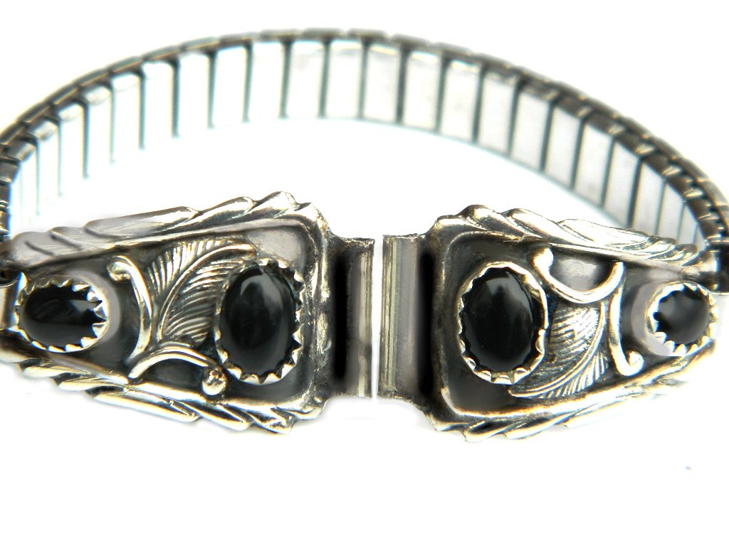JewelryQuest's tweet photo. NEW! Begay Navajo Sterling Black Onyx Watch Band. @JewelryQuest #NativeAmerican #vintagejewelry #giftsforher #navajonation #SterlingSilver #giftideasforher #vintagestyle #Gemstone https://t.co/iQ4qtF5tP4