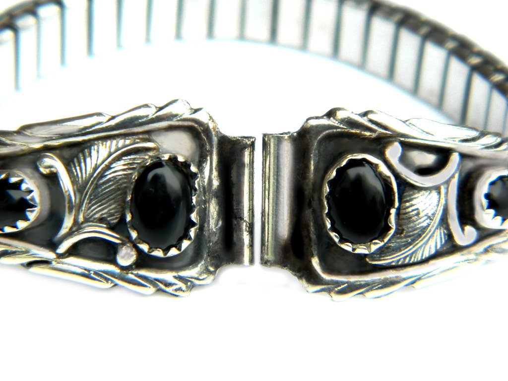 JewelryQuest's tweet photo. NEW! Begay Navajo Sterling Black Onyx Watch Band. @JewelryQuest #NativeAmerican #vintagejewelry #giftsforher #navajonation #SterlingSilver #giftideasforher #vintagestyle #Gemstone https://t.co/iQ4qtF5tP4