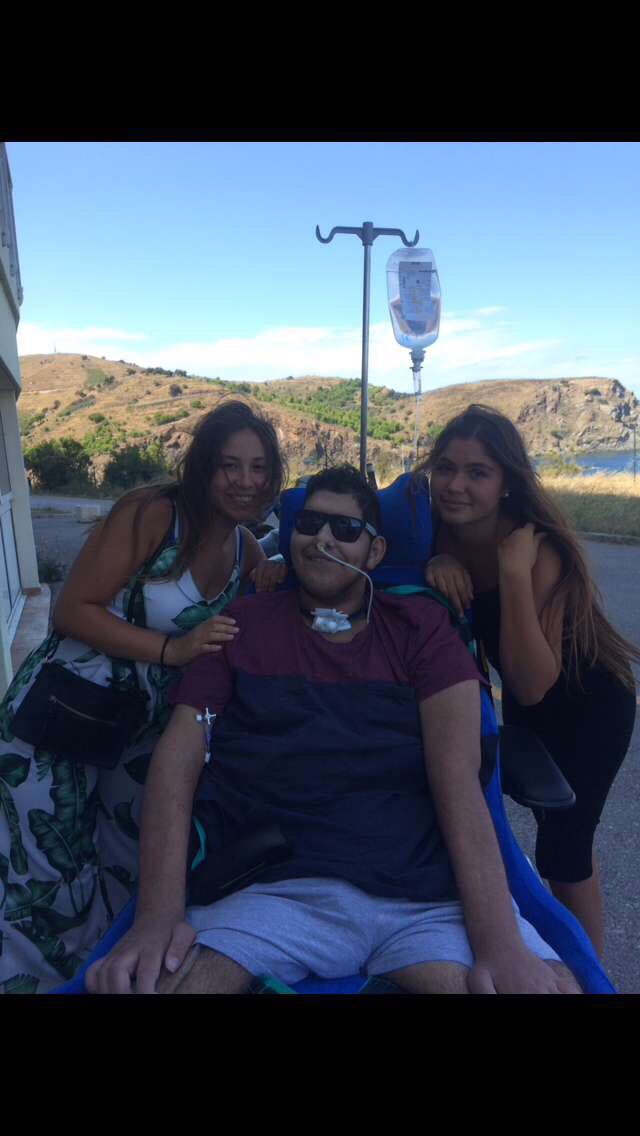 algerocaineeeee's tweet photo. Bonsoir comme je sais que twitter fais des miracles, je vous prie de bien vouloir lire attentivement ça aurait pu être n’importe lequel d’entre nous ou même un membre de VOTRE famille 😔 https://t.co/ibyR6l1I4Y