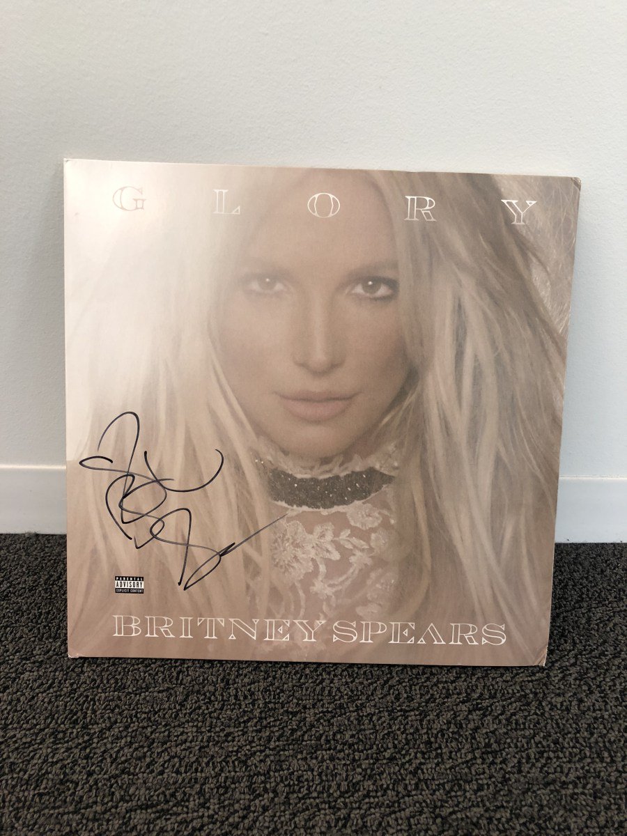 102 7 Kiis Fm On Twitter Get Prepped For Britneyspears Rockineve Performance By Bidding On This Signed Glory Vinyl All Proceeds Benefit Those Affected By The Socalfires Iheartsocal Losangeles Britneyarmy Https T Co Biqhqfeutb Https T