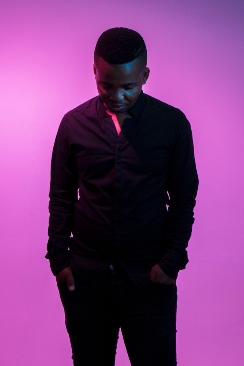 Happy holidays to all my friends around the world...God bless you all @Randall_Idols <a href="/kreynoldsmusic/">Ken Reynolds</a> @EOnlineRSA <a href="/JUSTINLEIGHBAND/">JustinLeighBandJLB</a> <a href="/Musathevoice/">Musa Sukwene</a> @UMusicPub_UK