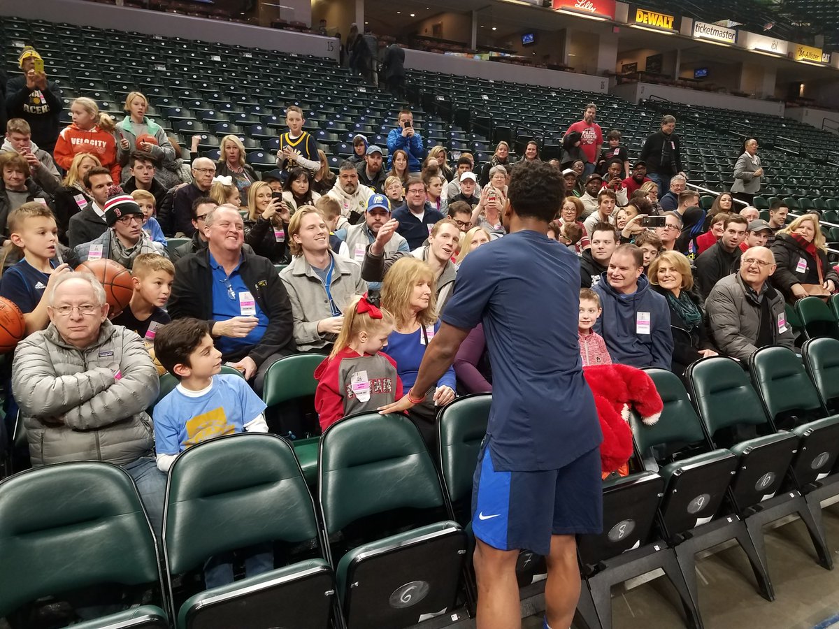 dallasmavs's tweet photo. .@YogiFerrell11 meets with alumni from his alma mater Park Tudor! #DALatIND https://t.co/3MxLVev7ta