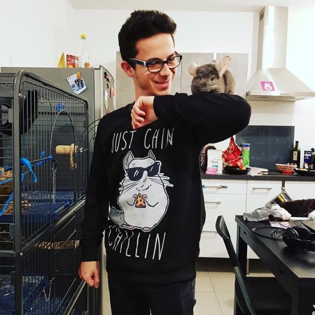 look_human's tweet image. Look at these two best pals.❣️ If you wish for a chance to be featured on our social media, use hashtag #LookHuman or tag us in the photo! We love seeing you! 😃 📸 

@ camillebdg via Instagram.