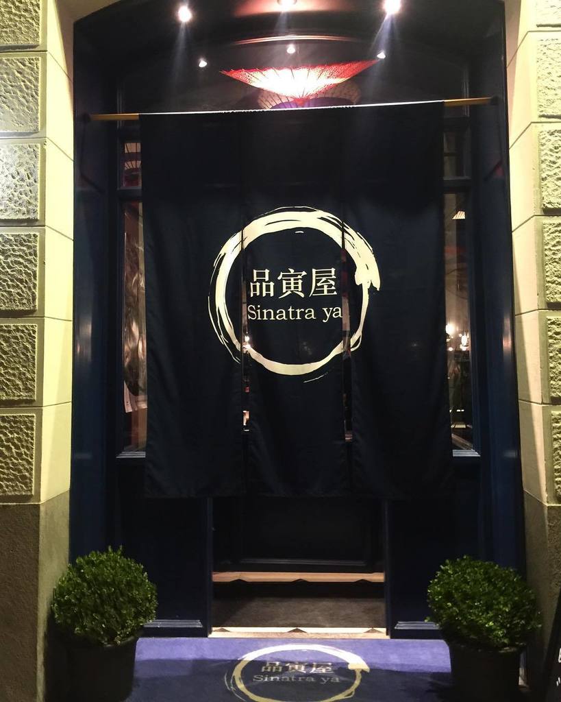 elisamoralesss's tweet photo. Sinatra Ya! El primer restaurante japonés en Madrid con auténtica carne de Kobe, certificada por el gobierno nipón. 
#wagyu #kobe #cocinajaponesa #sinatraya #madrid #claudiocoello #restaurantesmadrid #restaurantejapones https://t.co/D2KcqPjfJp https://t.co/BCJClZPTYp