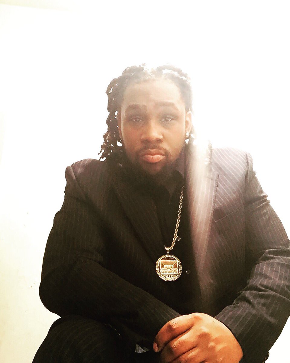 udae718's tweet photo. Always know you are a #BLACKKING #BlackExcellence #Thiswayup #BlackJesus #Health #Wealth #Peace #SeanJohnSuitCollection #Phantom #BadBoy #Tvick #thiswayup #Rosewater https://t.co/tQnD36vDdC