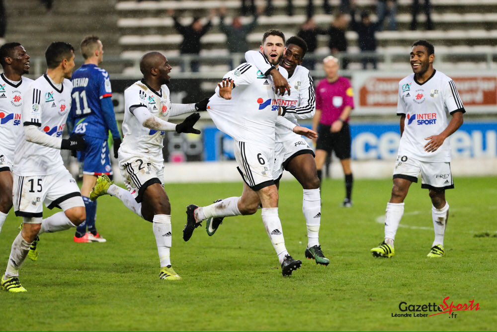 JojoStachurski's tweet photo. #MonAnneeFoot2017 = @AmiensSC #ASCRCSA #ASCRCL #SDRASC #PSGASC #96 #dominosligue2 #L1Conforama https://t.co/k9ADioLyNk