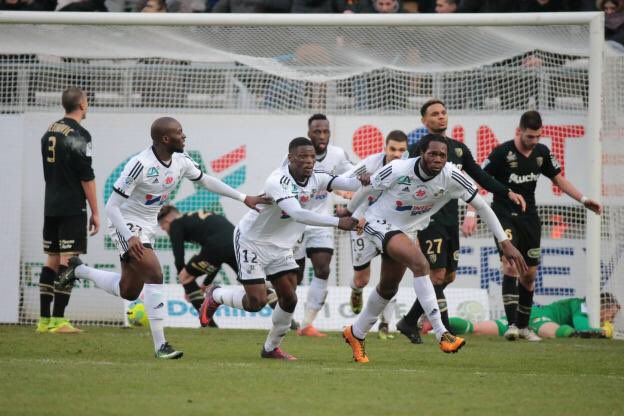 JojoStachurski's tweet photo. #MonAnneeFoot2017 = @AmiensSC #ASCRCSA #ASCRCL #SDRASC #PSGASC #96 #dominosligue2 #L1Conforama https://t.co/k9ADioLyNk