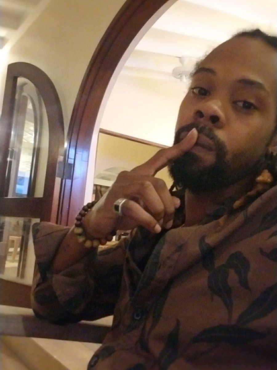 ThisIzDrastic's tweet photo. #GigTime #PerformanceTime #Offshores #HoppedOnABoat #JumbyBay #ThisIzDrastic a little #R&B #Reggae #Pop #Soca #Bless #ThemIslandBoyz #MusicIsMyOnlyHustle https://t.co/rNL3uoxJYk