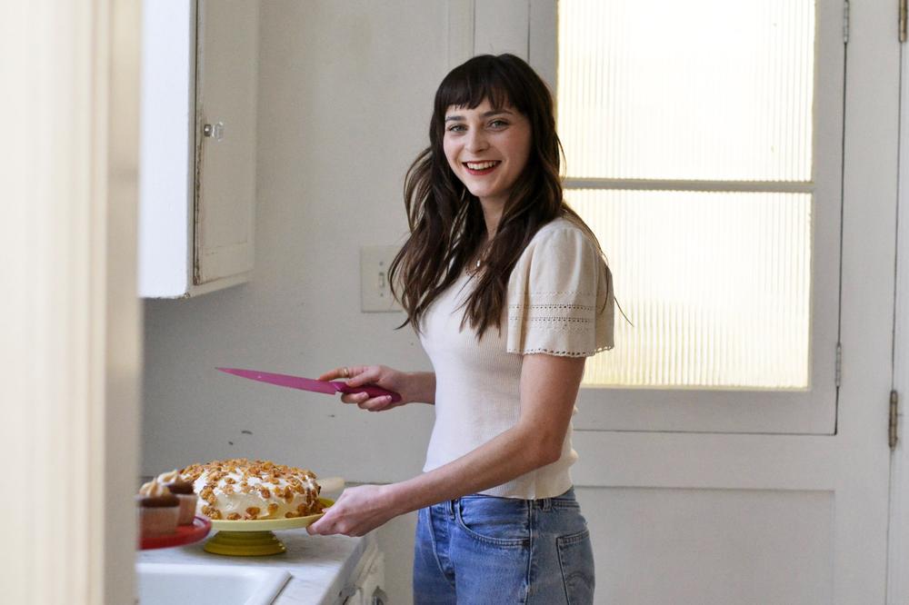 leckerlee's tweet photo. It's #WomanChefWednesday! This week, we're celebrating Clara Polito who runs the Los Angeles-based vegan baking business, @ClaraCakes. 

Learn more about #ClaraCakes here: https://t.co/Ax74uVpiqg https://t.co/ysyHPzdczG