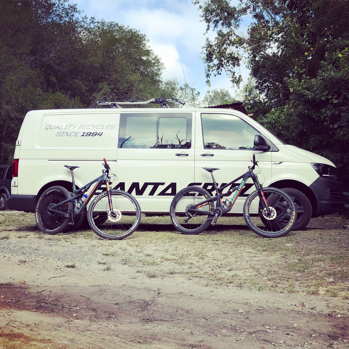 If you're in the Knysna area TOMORROW, please join <a href="/GregMinnaar/">Greg Minnaar</a> and The Rush Sports team for a relaxed ride on Harkerville's Red Route. Meet at the trail head for an 11h00 depart

We'll celebrate the year with post ride beers <a href="/TapasKnysna/">Tapas&Oysters Knysna</a> at 13h00

ALL WELCOME, 🍻 on us!

#WeRide