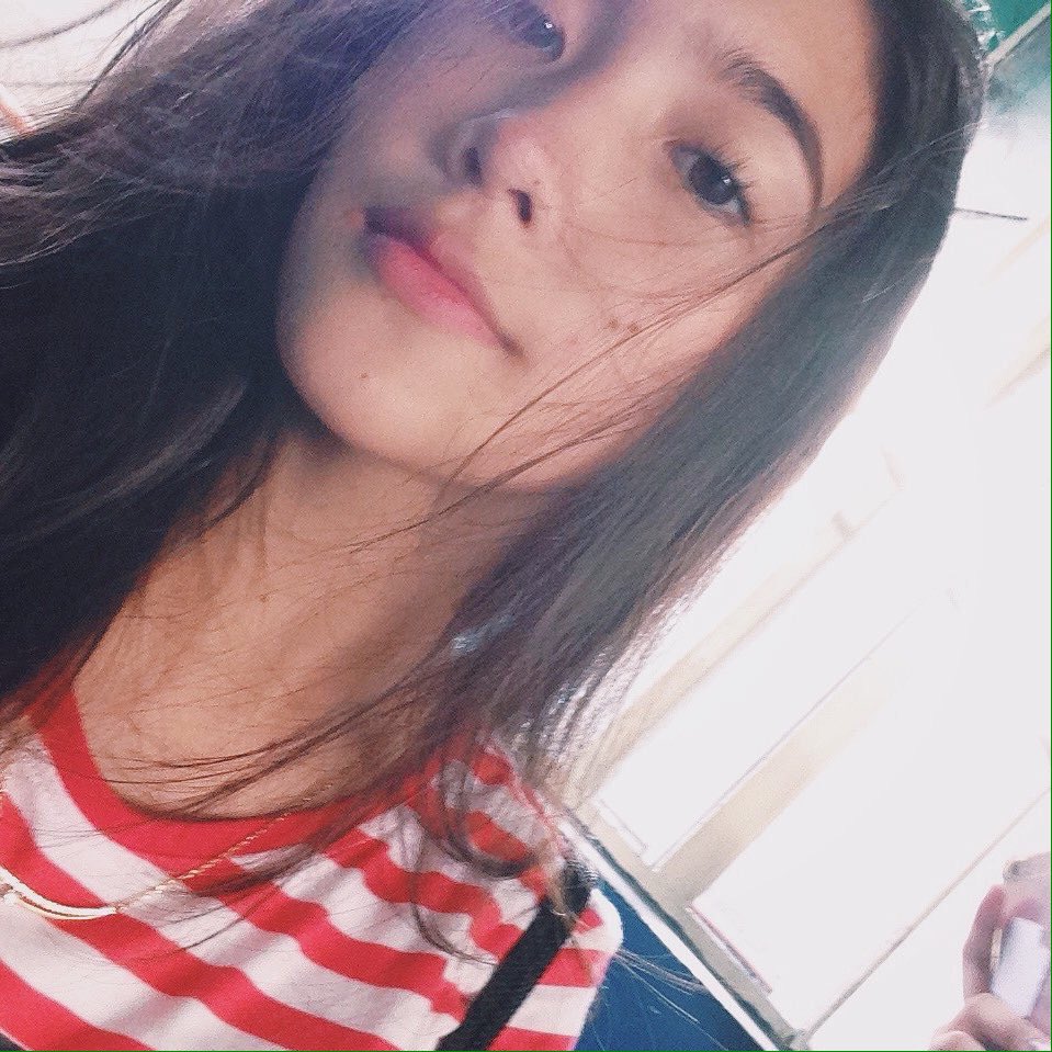 ChicksOfADMUFD's tweet photo. 💕dancer
💕bdl,pongs,denden
💕dami nagpapapicture nito 😜
💕half-blooded
💕 friendly
hulaan niyo kung anong letter nagsisimula name niya at isesend ko sayo fp or pa or first name niya depende sa mood ko 😂 https://t.co/uIOPkyEJPq