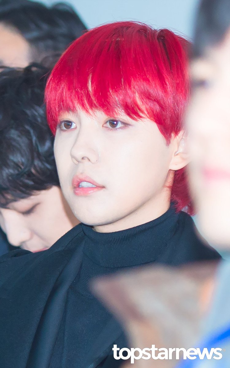 Avipkpoper's tweet photo. [PHOTOS] 171225 #WINNER #위너 #JINWOO #Kimjinwoo #김진우 #진우 at "2017 SBS Gayo Daejun" red carpet. #KPOP #gayodaejun2017 https://t.co/UP10xO6GL2