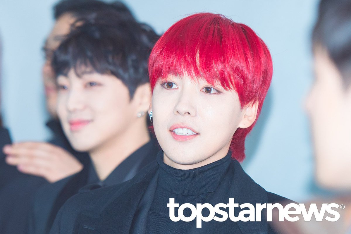 Avipkpoper's tweet photo. [PHOTOS] 171225 #WINNER #위너 #JINWOO #Kimjinwoo #김진우 #진우 at "2017 SBS Gayo Daejun" red carpet. #KPOP #gayodaejun2017 https://t.co/UP10xO6GL2