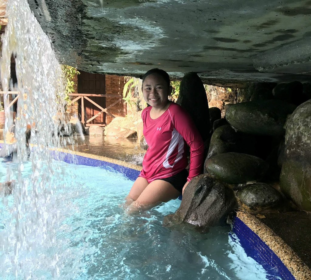 ChicksOfADMUFD's tweet photo. -Matalino
-Volleyball Captain/Coach
-Magaling Magdrawing, MagSketch, Magswimming,  Magbadminton
-Magaling sa Guitara at Piano
-Mabait, Mahilig sa Adventures, Mabilis magreply, Sweet, Malambing, Kalog . Nameet na lahat ng Volleyball Athletes. Mapagmahal
-Di ka Iiwan Magpakailanman https://t.co/W0di9zboyO