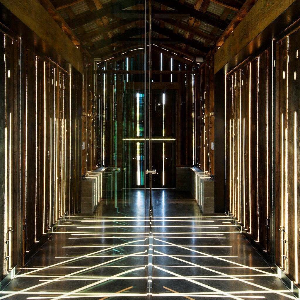 wdarch's tweet photo. Is the real hallway on the left or on the right? 🤔🤔
.
.
.
#wdarch 📷: @matthewmillmanphoto #opticalillusion #paintingwithlight #lightreflections #mirrortricks  #napaartbarn #barndesign #barnsiding #winecountry #winecountryliving #rusticstyle #rusticmo… https://t.co/OYBoittOuw https://t.co/iOWPHYccUW